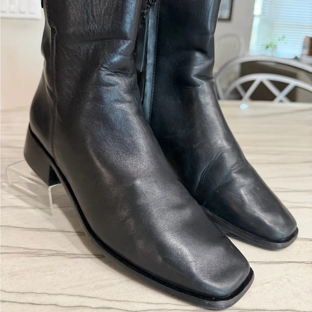 Sam Edelman Black Leather Ankle Boots Gold Logo - Picture 1 of 3